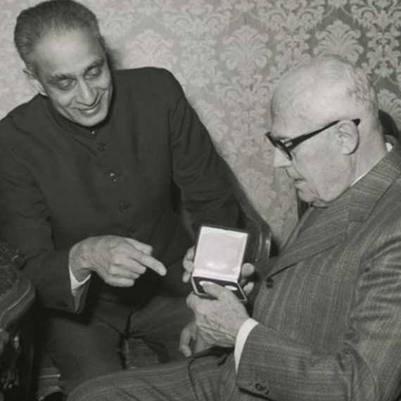 1975